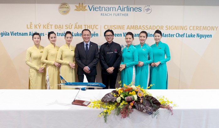 Phù thuỷ ẩm thực Luke Nguyễn trở thành Đại sứ Ẩm thực toàn cầu của Vietnam Airlines - Ảnh 4.