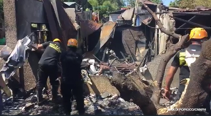 Philippines: 5 người cùng 1 gia đình chết thảm vì máy bay đâm vào nhà - Ảnh 1.