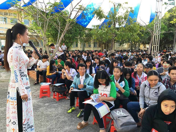 Đưa trường học đến thí sinh tại Hậu Giang: Chọn ngành mà cứ lo thất nghiệp! - Ảnh 10.