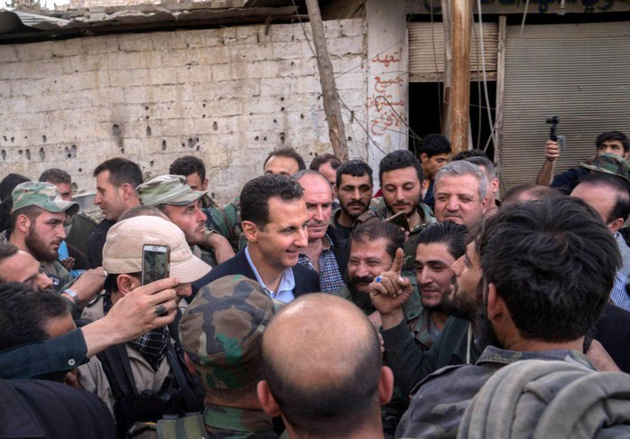 Tổng thống Syria bất ngờ thăm binh sĩ ở Đông Ghouta - Ảnh 1.