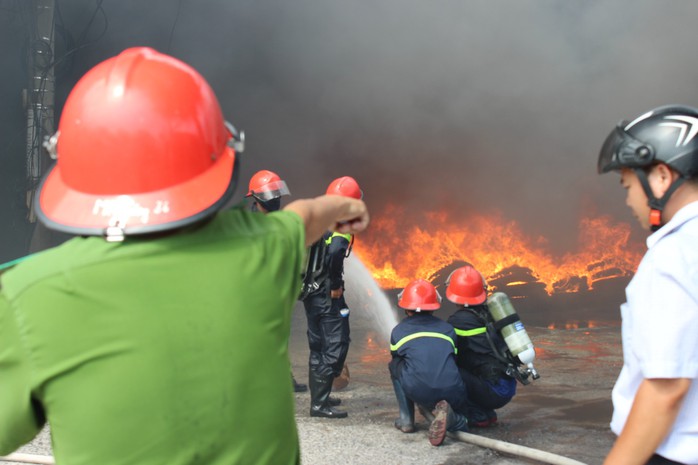 Sự cố khủng khiếp vì đốt cỏ khô ở TP Vũng Tàu - Ảnh 11.
