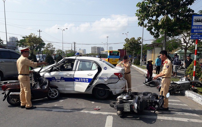 Đà Nẵng: 6 xe tông nhau, 5 người bị thương nhập viện - Ảnh 4.