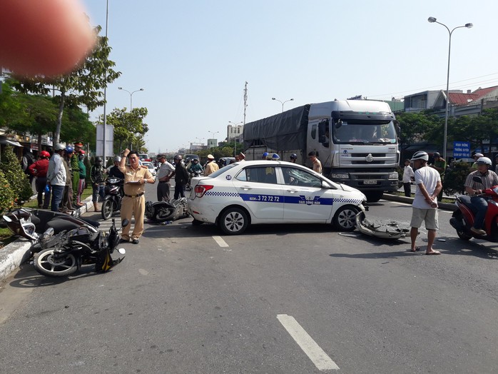 Đà Nẵng: 6 xe tông nhau, 5 người bị thương nhập viện - Ảnh 5.