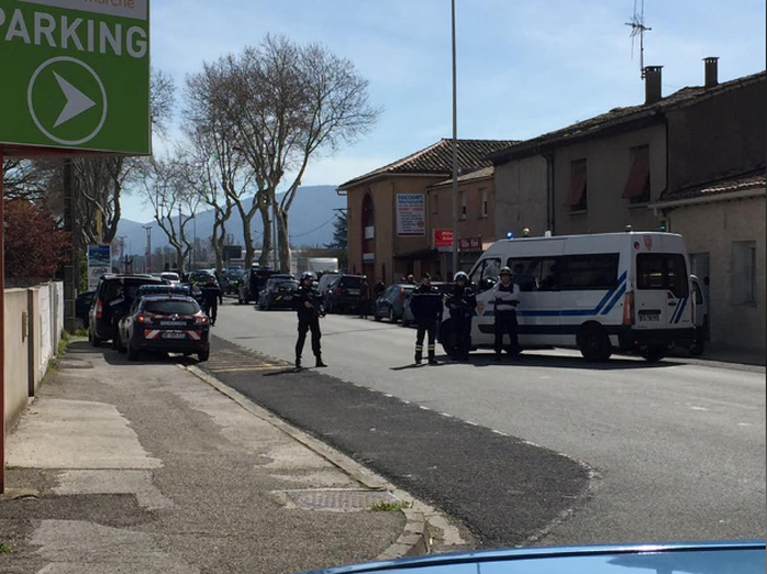 Pháp: Bắn chết nghi can bắt con tin ở siêu thị - Ảnh 1.