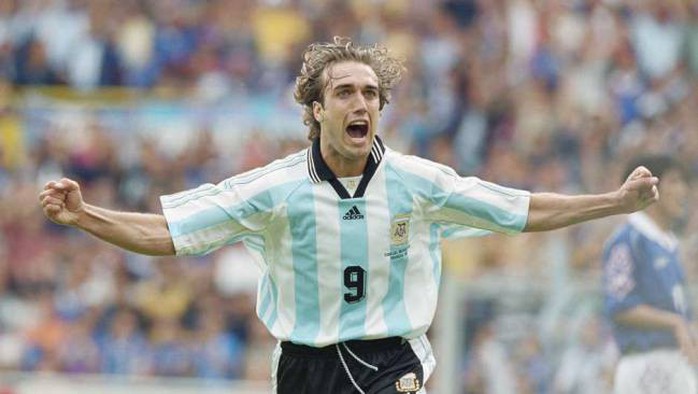 Batistuta: Messi không thể vượt qua Maradona - Ảnh 2.