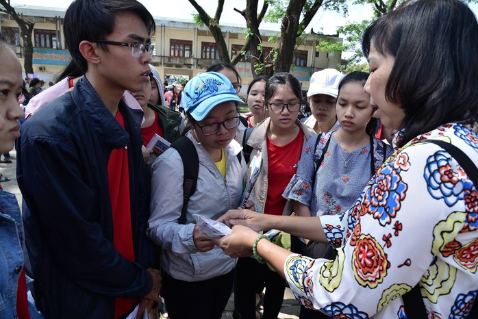 Đưa trường học đến thí sinh Quảng Ngãi: Con gái có nên học xây dựng? - Ảnh 30.