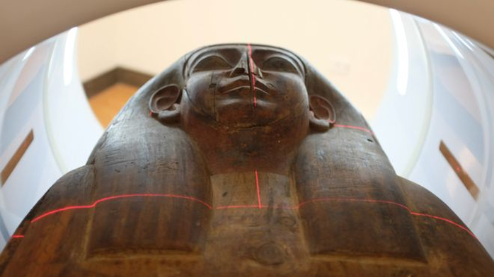 Mở quan tài rỗng trong bảo tàng, phát hiện xác ướp 2.600 tuổi - Ảnh 1.