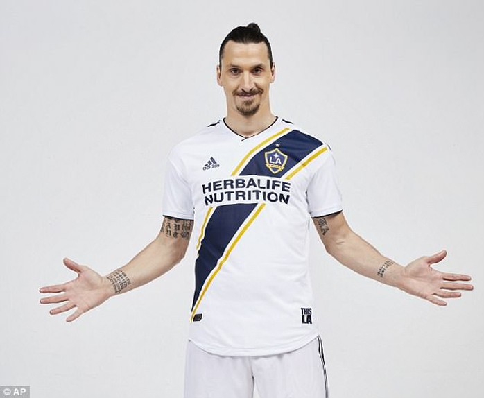 Ibrahimovic đến LA Galaxy vì M.U bị loại ở Champions League - Ảnh 1.