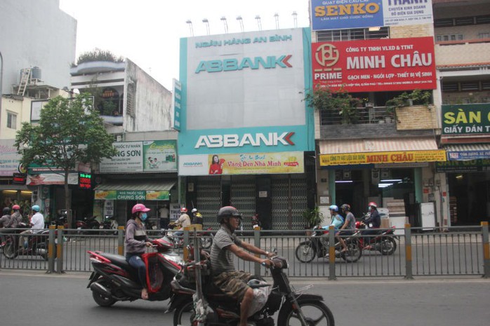 TP HCM: Đã khoanh vùng 2 tên cướp ngân hàng ở quận Tân Phú - Ảnh 1.