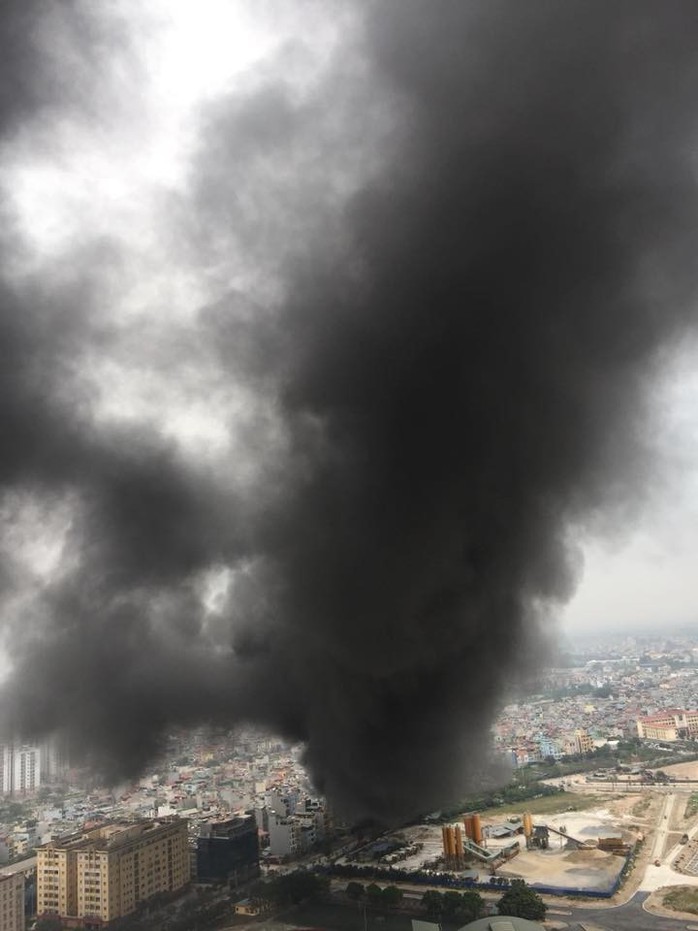 Hà Nội: Cận cảnh cháy lớn ở chợ Quang rộng hàng ngàn m2 - Ảnh 4.