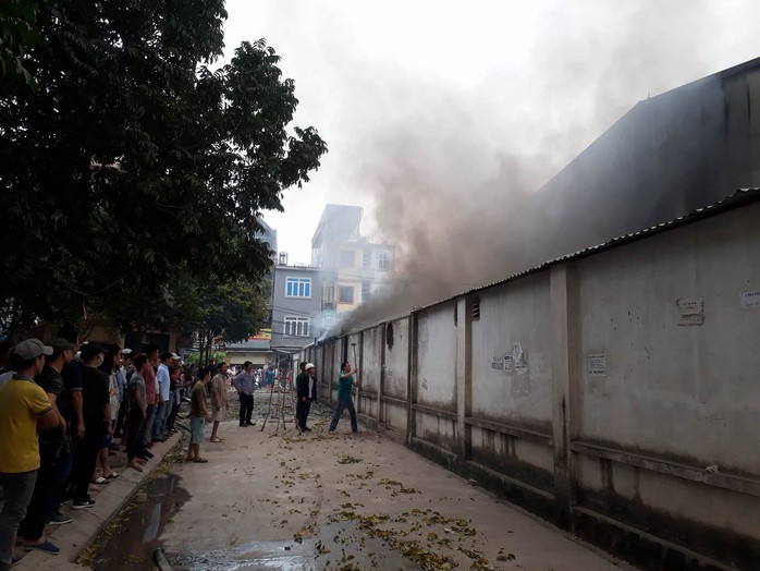 Hà Nội: Cận cảnh cháy lớn ở chợ Quang rộng hàng ngàn m2 - Ảnh 10.
