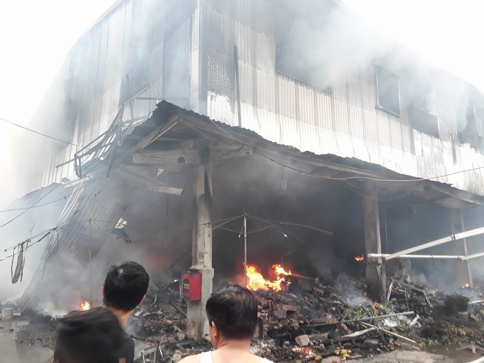 Hà Nội: Cận cảnh cháy lớn ở chợ Quang rộng hàng ngàn m2 - Ảnh 7.