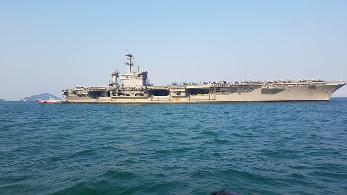 Tàu sân bay USS Carl Vinson đến Đà Nẵng: Mỹ ủng hộ Việt Nam vững mạnh, độc lập - Ảnh 1.