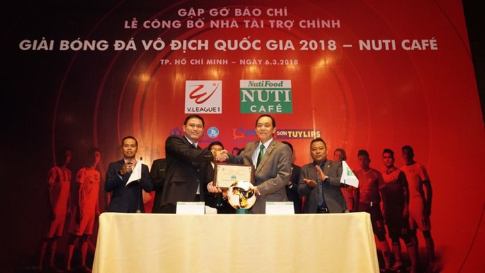 Sữa NutiFood dùng thương hiệu cafe tài trợ V-League - Ảnh 1.