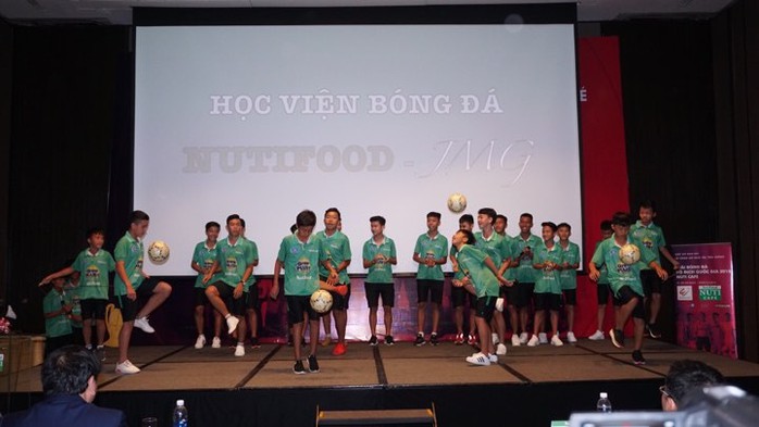 Sữa NutiFood dùng thương hiệu cafe tài trợ V-League - Ảnh 3.