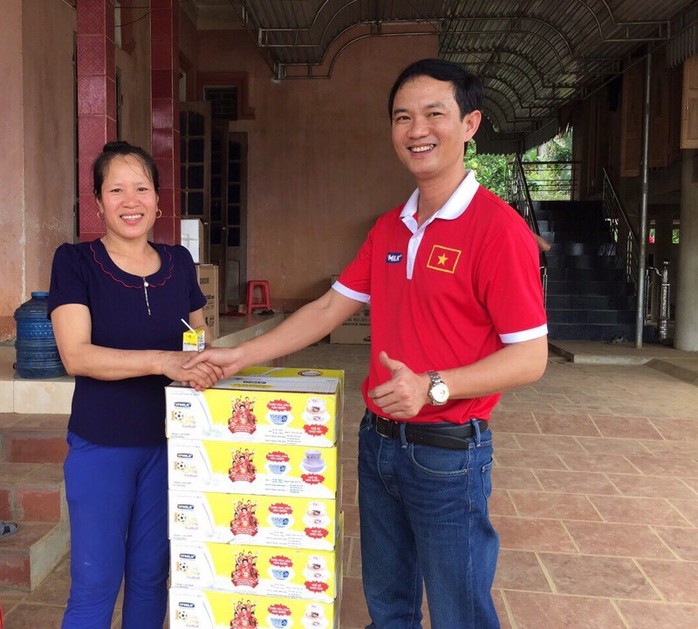 U23 Việt Nam và gia đình nhận đủ quà từ nhà tài trợ dinh dưỡng - Ảnh 1.