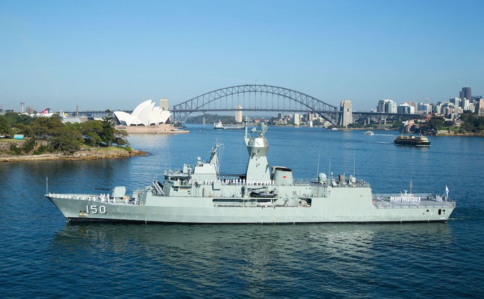 Bộ 3 tàu Hải quân Hoàng gia Úc thăm TP HCM - Ảnh 1.