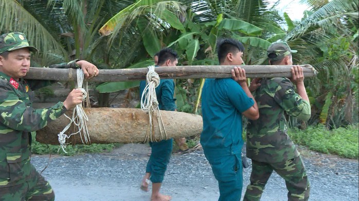 Vô hiệu hóa quả bom khủng gần 150 kg ở Vĩnh Long - Ảnh 2.