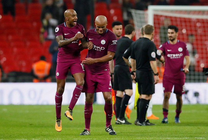 HLV Guardiola: Man City sẽ nâng cúp vô địch trên sân Etihad - Ảnh 4.