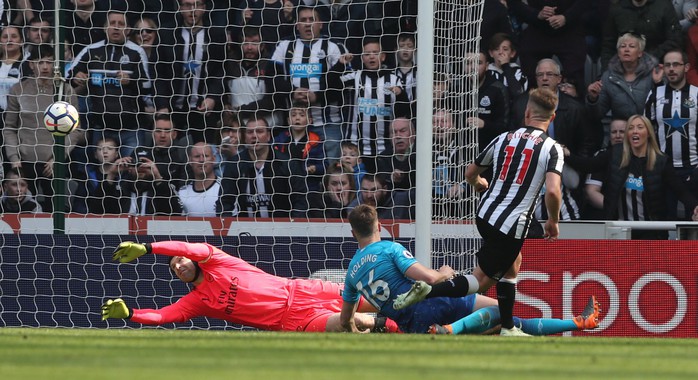 Newcastle lần đầu đánh bại Arsenal sau 8 năm - Ảnh 1.