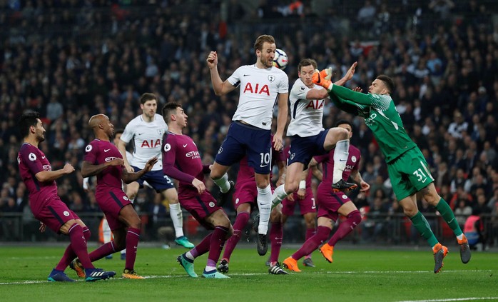 Gia cố hàng thủ, Guardiola giúp Man City hoàn hảo - Ảnh 1.