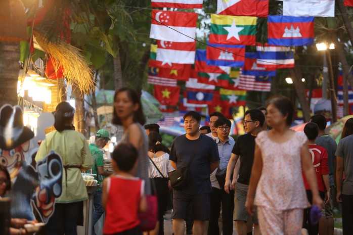 Khai mạc chương trình giao lưu văn hoá - thương mại các nước ASEAN 2018 - Ảnh 4.