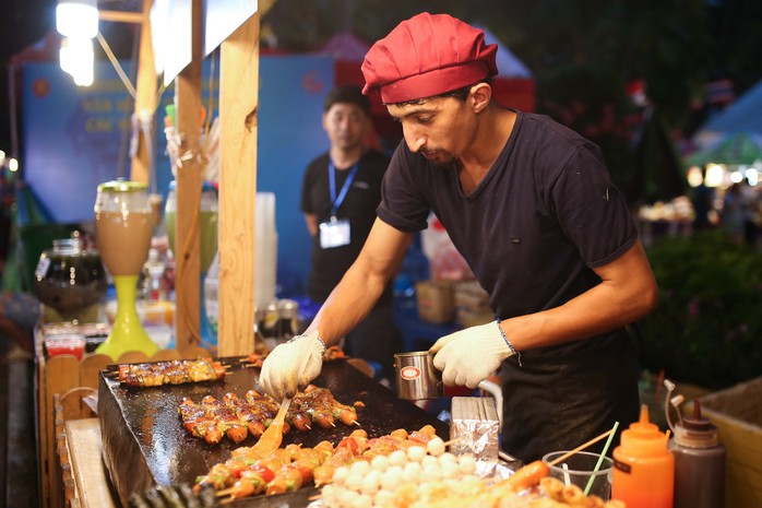 Khai mạc chương trình giao lưu văn hoá - thương mại các nước ASEAN 2018 - Ảnh 8.