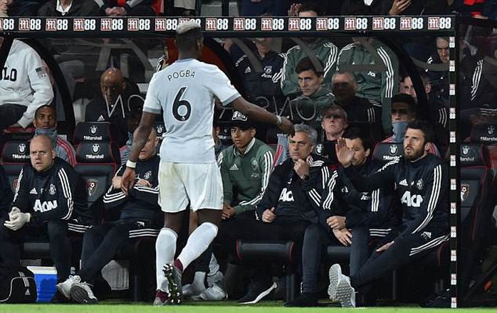 Bị thay ra, Pogba không thèm bắt tay Mourinho - Ảnh 1.