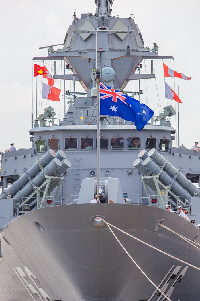 Ba tàu Hải quân Hoàng gia Úc vừa cập cảng Sài Gòn - Ảnh 8.