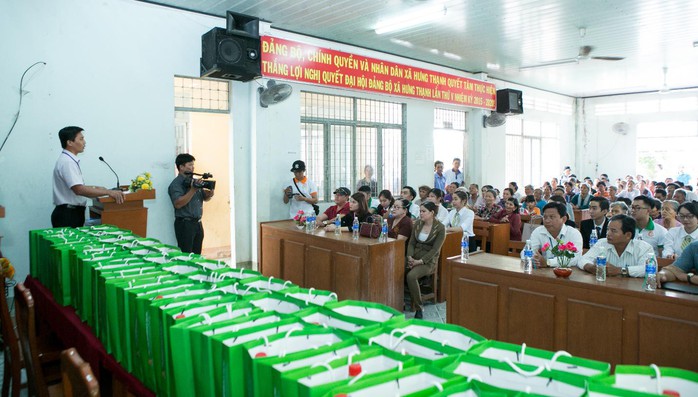 Địa ốc Long Phát tặng quà cho các hộ nghèo ở Tiền Giang - Ảnh 1. Địa ốc Long Phát tặng quà cho các hộ nghèo ở Tiền Giang - Ảnh 1.