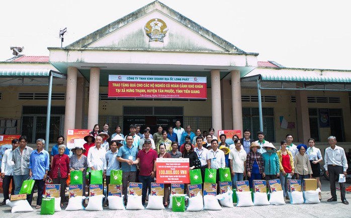 Địa ốc Long Phát tặng quà cho các hộ nghèo ở Tiền Giang - Ảnh 5. Địa ốc Long Phát tặng quà cho các hộ nghèo ở Tiền Giang - Ảnh 5.