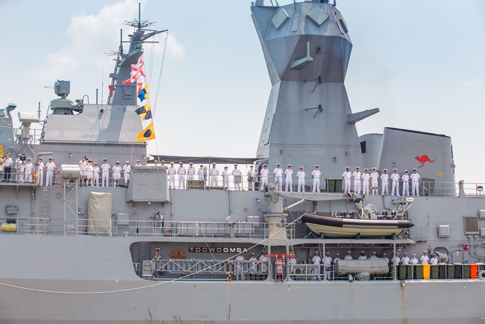 Ba tàu Hải quân Hoàng gia Úc vừa cập cảng Sài Gòn - Ảnh 10.