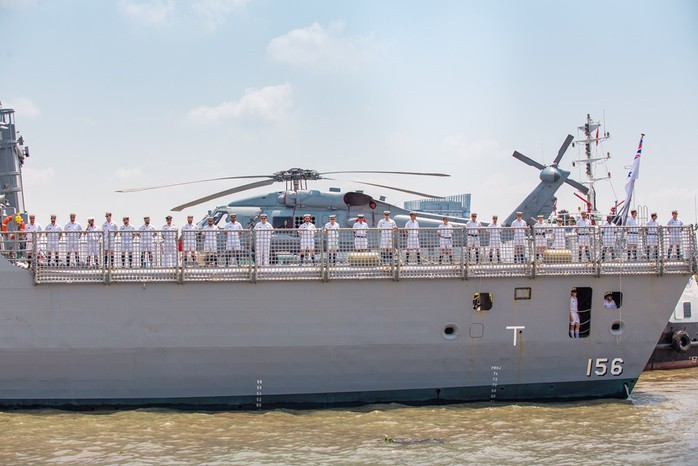 Ba tàu Hải quân Hoàng gia Úc vừa cập cảng Sài Gòn - Ảnh 11.
