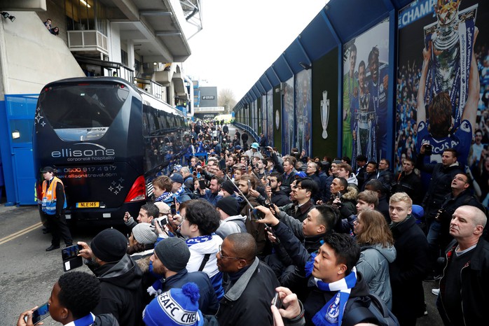 Fan Chelsea đụng độ CĐV Tottenham sau đại chiến - Ảnh 2.