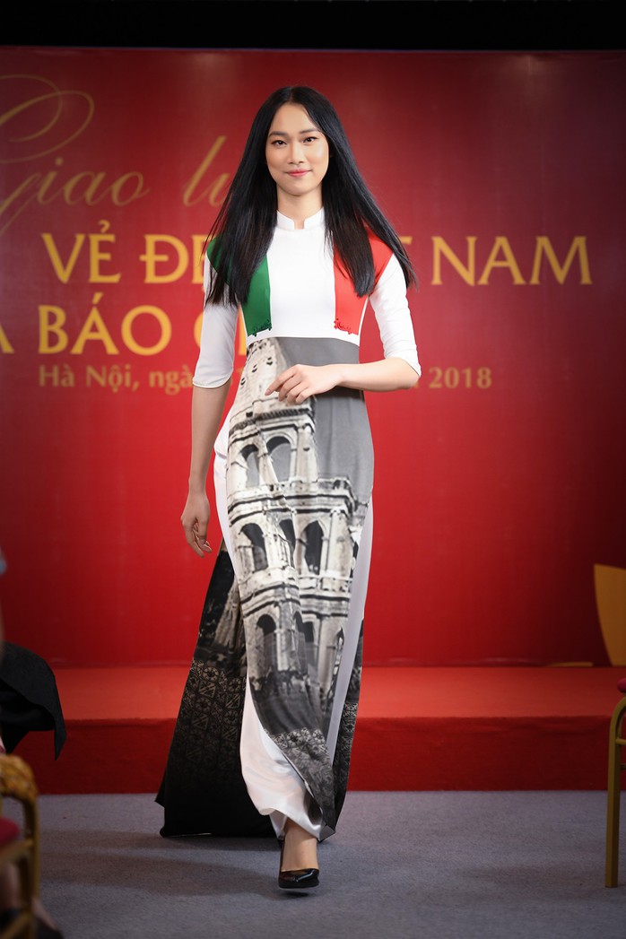 Giới thiệu áo dài Việt Nam in quốc kỳ 42 nước tại LHP Cannes - Ảnh 7.