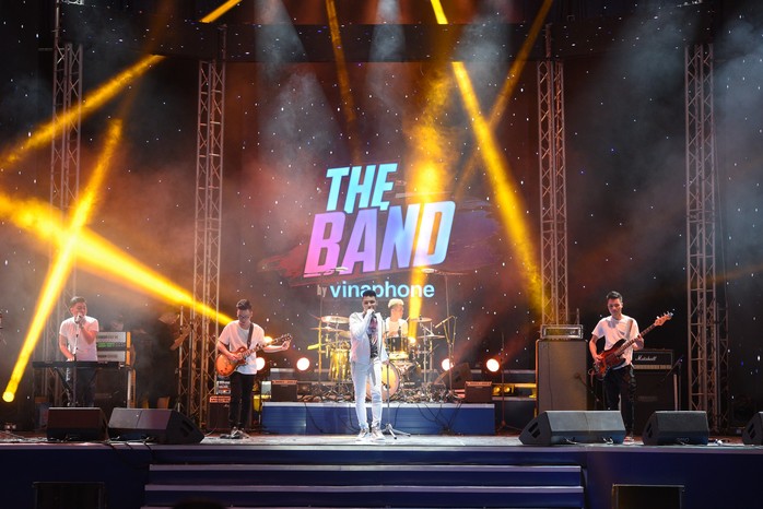 Nghệ sĩ Trần Ly Ly tỏ tình trên sân khấu The Band by Vinaphone - Ảnh 10.