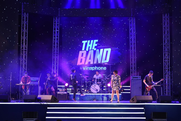Nghệ sĩ Trần Ly Ly tỏ tình trên sân khấu The Band by Vinaphone - Ảnh 11. Nghệ sĩ Trần Ly Ly tỏ tình trên sân khấu The Band by Vinaphone - Ảnh 11.
