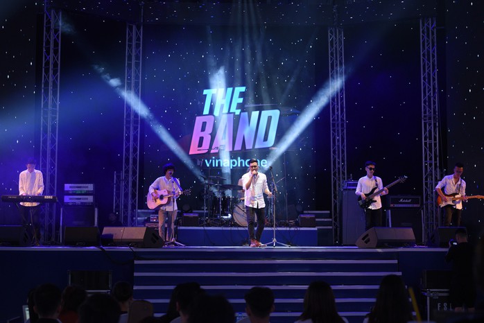 Nghệ sĩ Trần Ly Ly tỏ tình trên sân khấu The Band by Vinaphone - Ảnh 2.