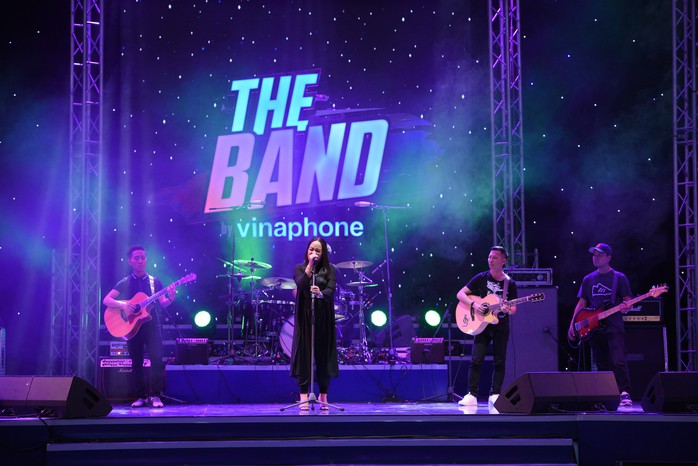 Nghệ sĩ Trần Ly Ly tỏ tình trên sân khấu The Band by Vinaphone - Ảnh 3.