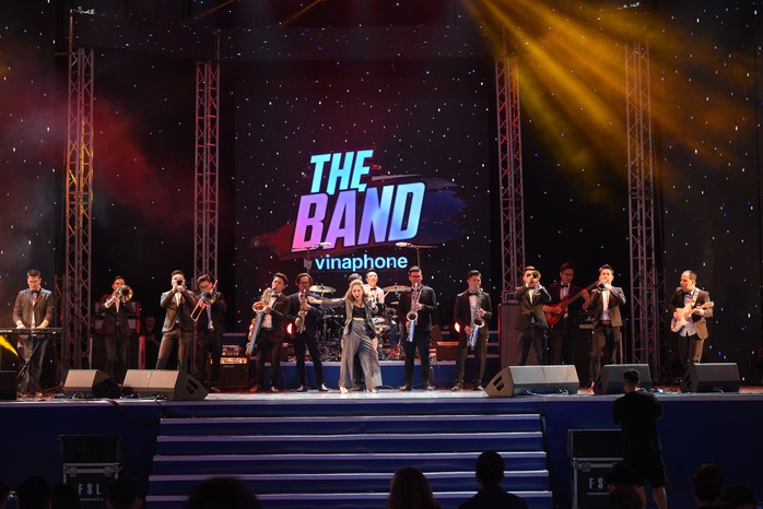 Nghệ sĩ Trần Ly Ly tỏ tình trên sân khấu The Band by Vinaphone - Ảnh 4.