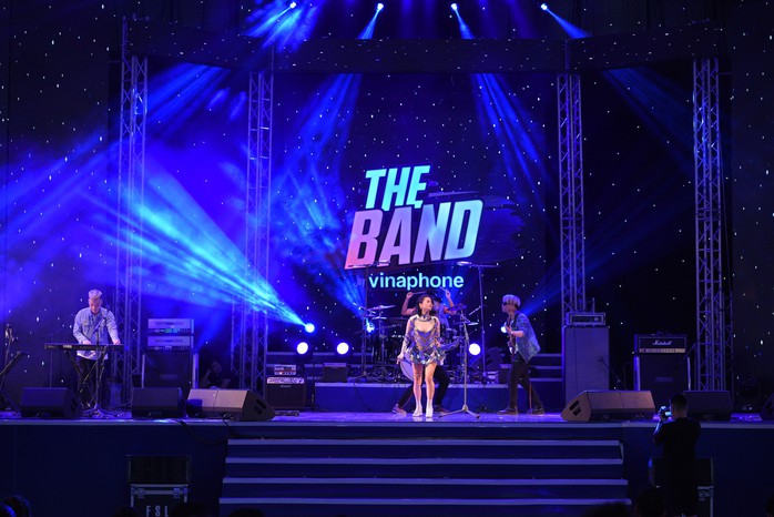 Nghệ sĩ Trần Ly Ly tỏ tình trên sân khấu The Band by Vinaphone - Ảnh 5.
