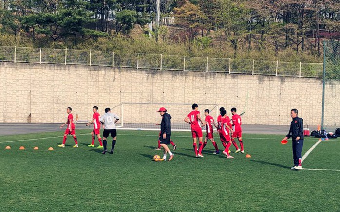 HLV Hoàng Anh Tuấn trổ tài, U19 Việt Nam hòa Morocco - Ảnh 2.