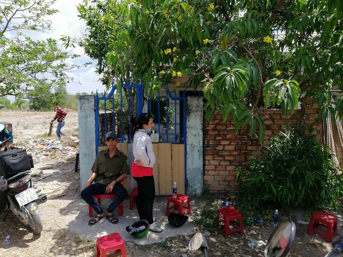 Cháy trong căn nhà khóa trái cửa, 3 người thương vong - Ảnh 1.