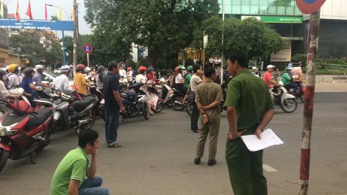 Truy tìm các đối tượng đâm chết người chỉ vì va chạm giao thông - Ảnh 1.