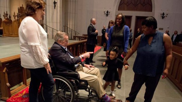 Sau khi chôn vợ, cựu Tổng thống Bush nhập viện - Ảnh 5.