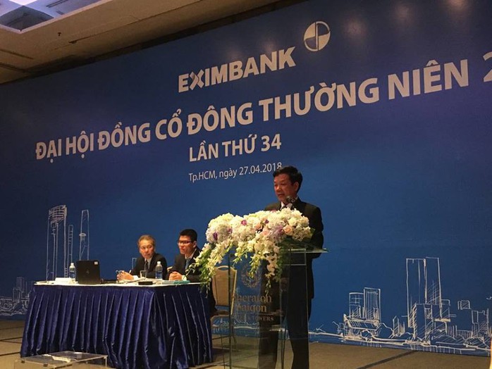 Cổ đông hỏi Tổng giám đốc Eximbank có từ chức, sau 2 vụ mất tiền? - Ảnh 1.