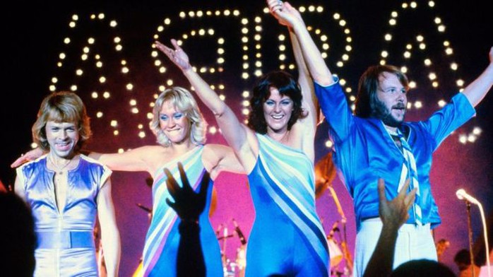 Ban nhạc huyền thoại ABBA tái xuất sau 35 năm  - Ảnh 1.