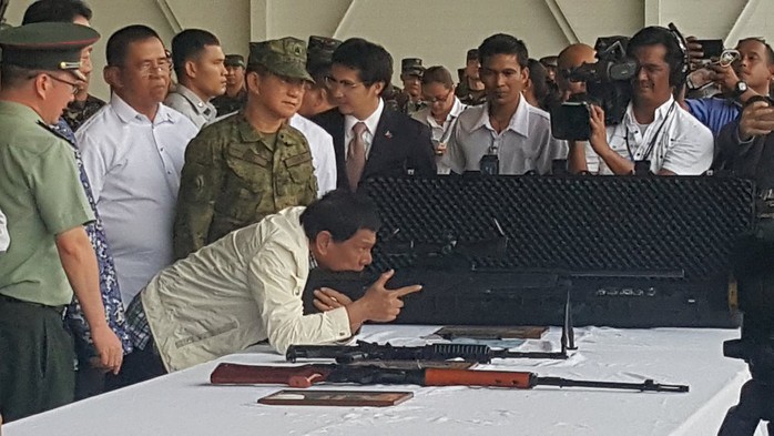 Tổng thống Duterte: “Nếu máy bay của tôi phát nổ, hãy hỏi CIA” - Ảnh 2.