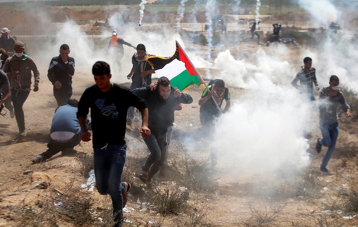 Bạo lực tiếp diễn ở Gaza, 7 người Palestine thiệt mạng - Ảnh 1.