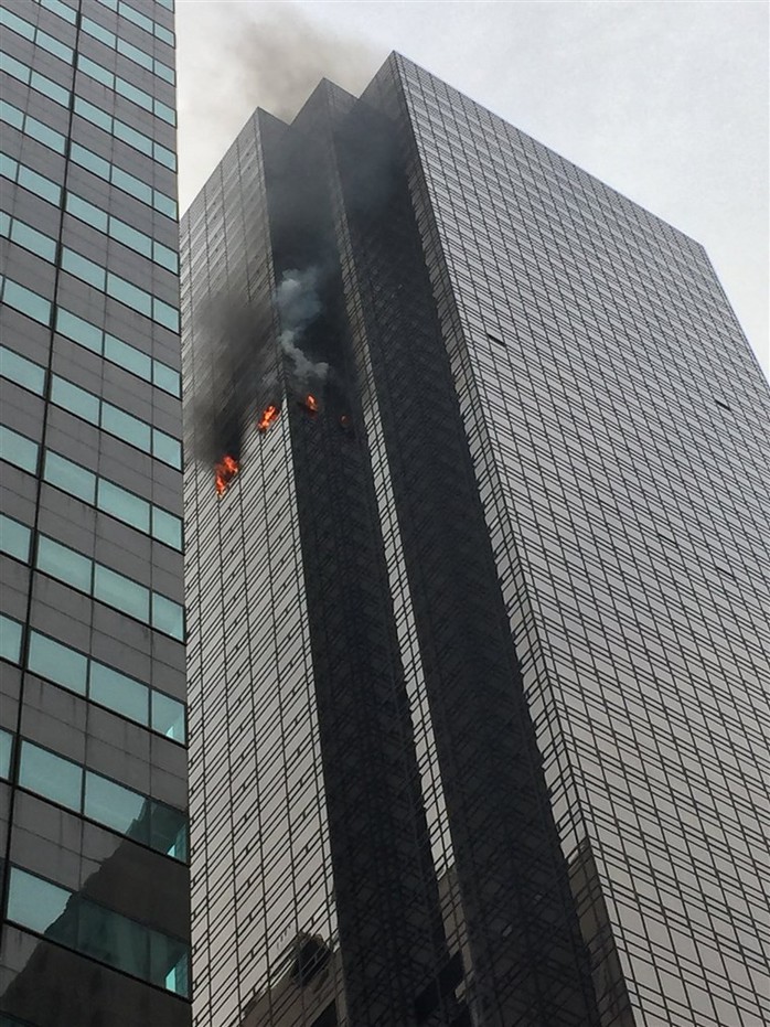 Cháy căn hộ tại Trump Tower, 1 người thiệt mạng - Ảnh 1.